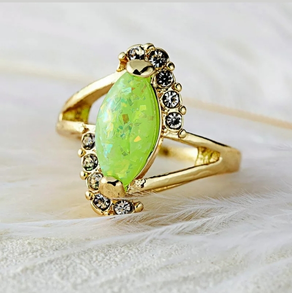 New Marquise Cut Green Fire Opal Yellow Gold Ring. - Picture 2 of 2